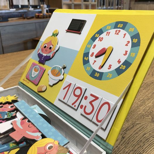 Apprendre à lire l’heure facilement grâce au jeu Magnetibook-1