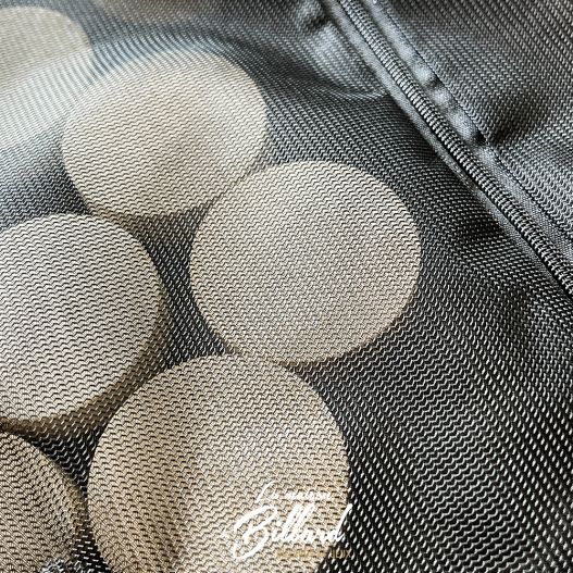 Palets de jeu visibles à travers la pochette en maille zippée Tradijeux La Maison du Billard