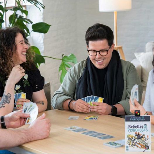 Rebelles Princesses - Jeu de Cartes Drôle et Stratégique pour 3 à 6 Joueurs-3