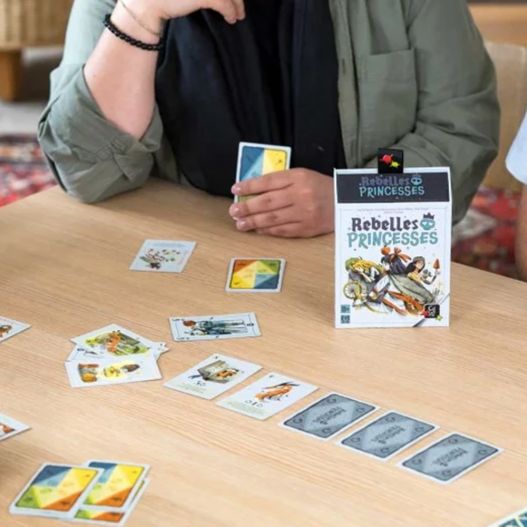 Rebelles Princesses - Jeu de Cartes Drôle et Stratégique pour 3 à 6 Joueurs-4