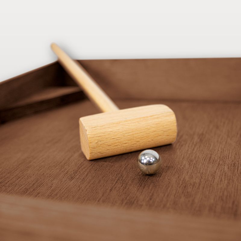 Marteau en bois et bille acier