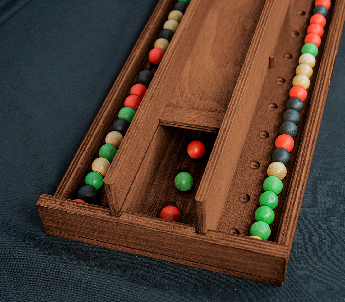 Jeu memory en bois avec rangées de billes
