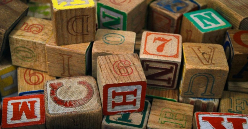 Comparaison Jouets en bois Montessori et jouets traditionnels