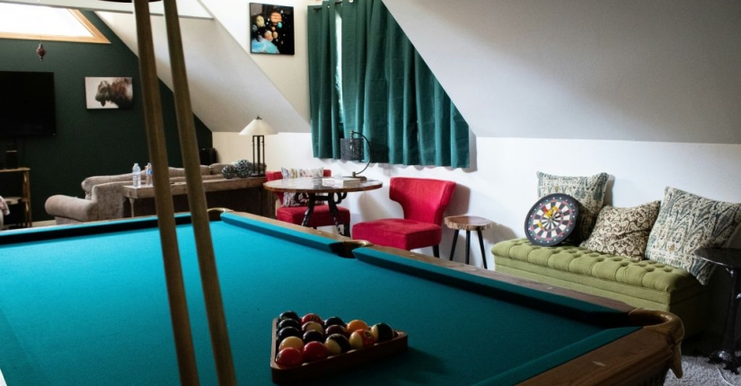 Comment évaluer l’espace nécessaire pour accueillir une table de billard ? 