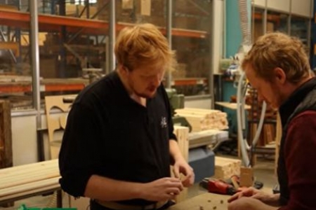 Silence ça pousse...des jouets en bois dans l'atelier La Maison du Billard !