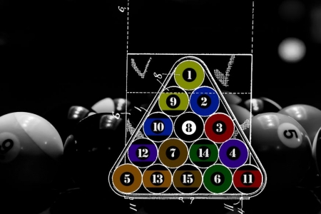 Comment faut-il placer les boules dans le triangle au billard américain ?